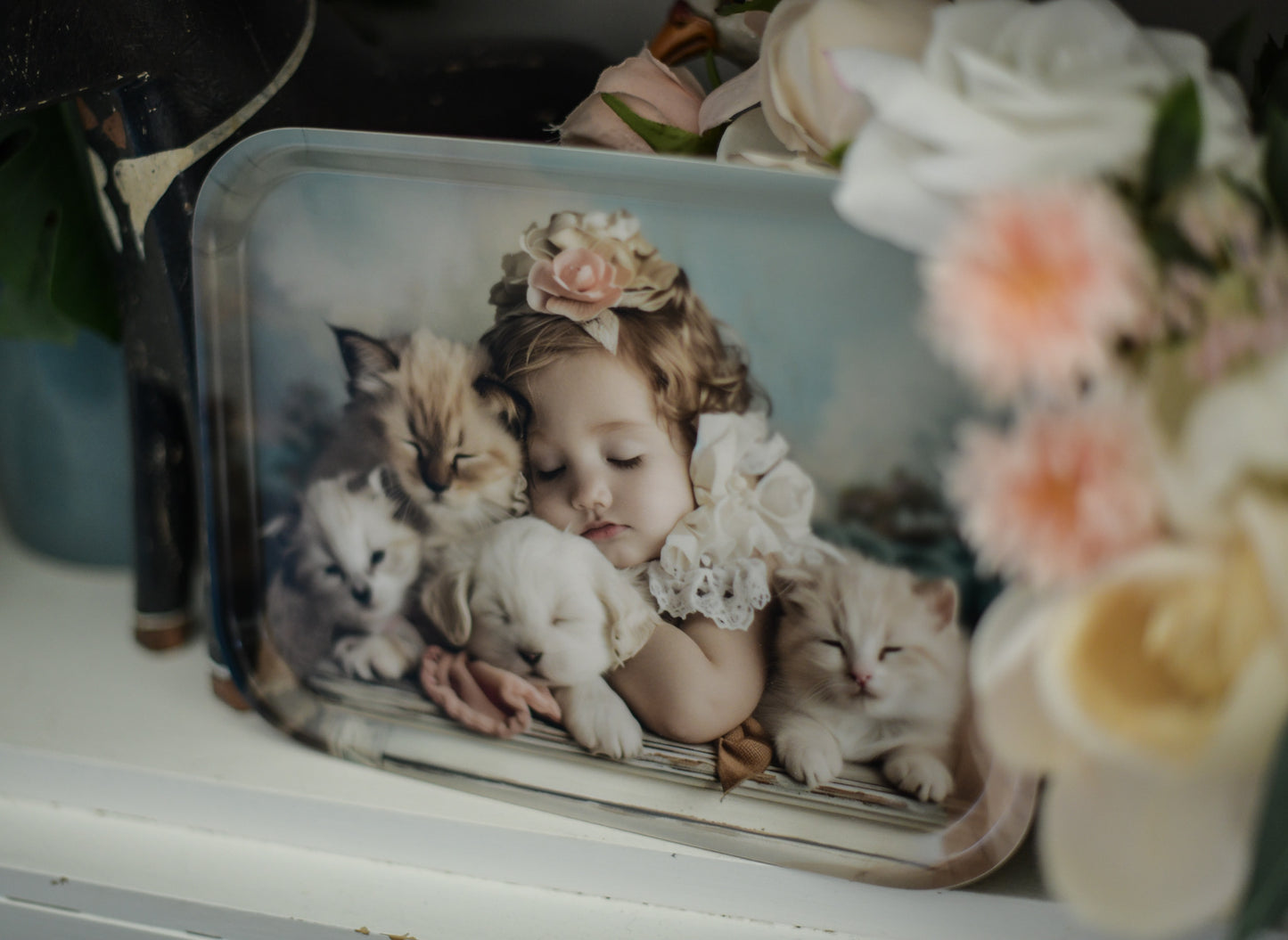 Sleepy baby girl and kittens tray 27x20cm