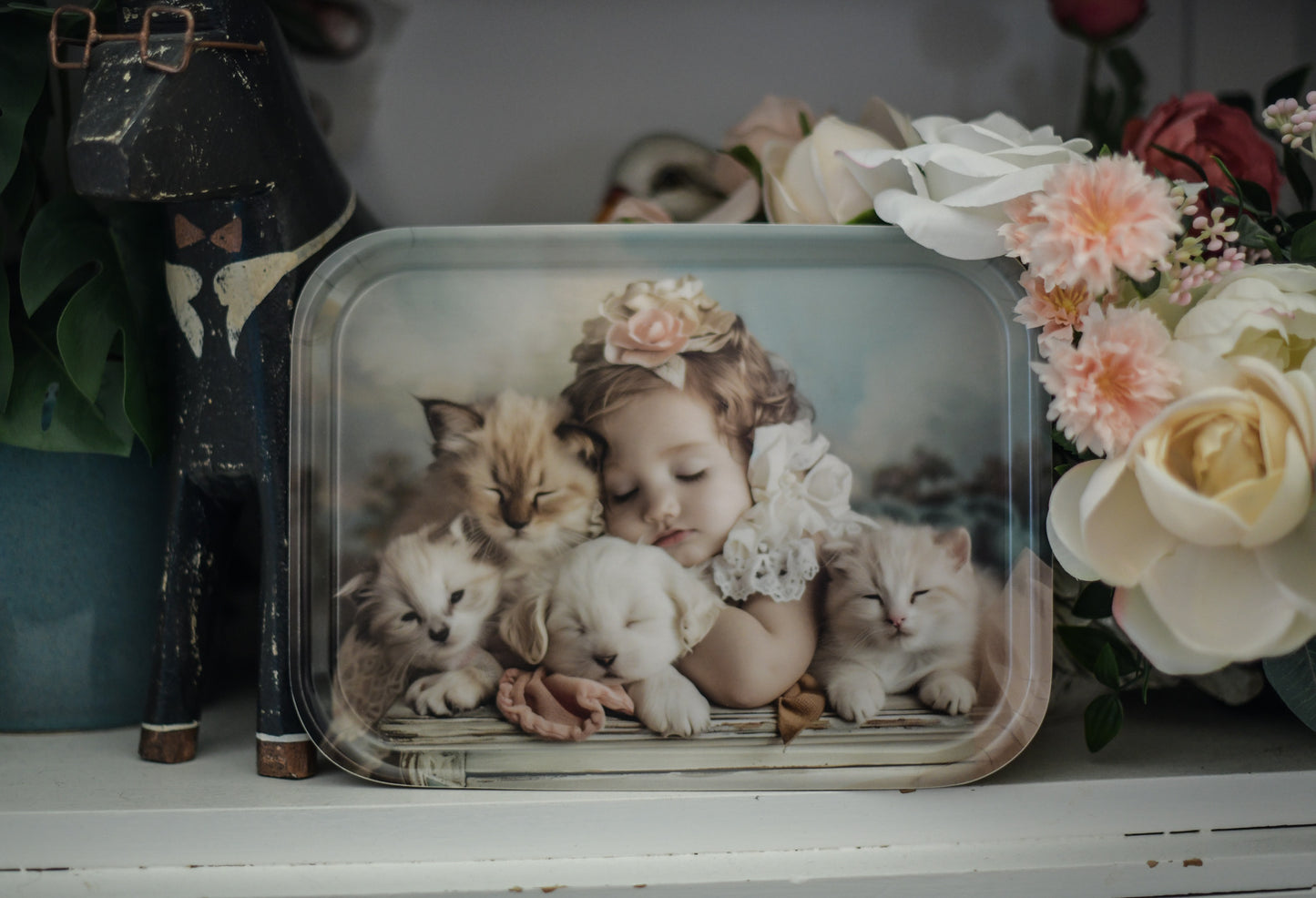 Sleepy baby girl and kittens tray 27x20cm