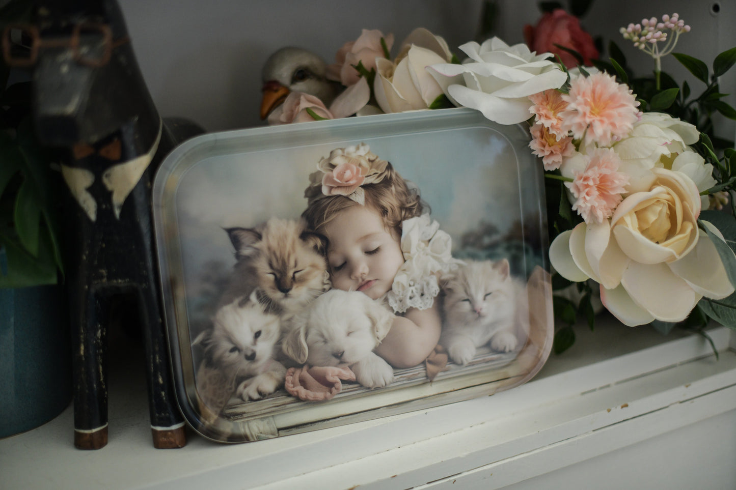Sleepy baby girl and kittens tray 27x20cm